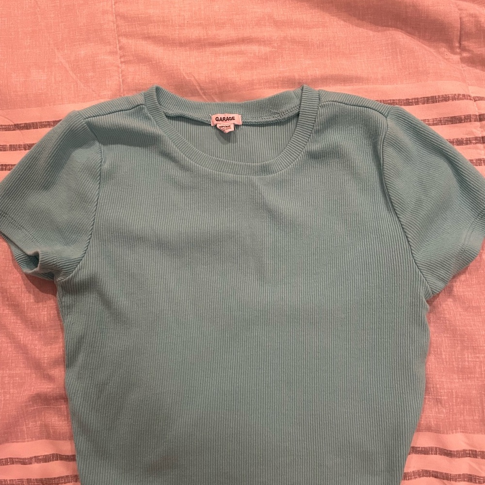Women’s short sleeved crop top